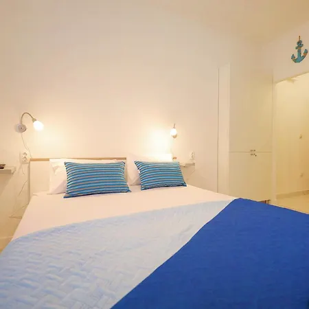 Sea View Apartment *